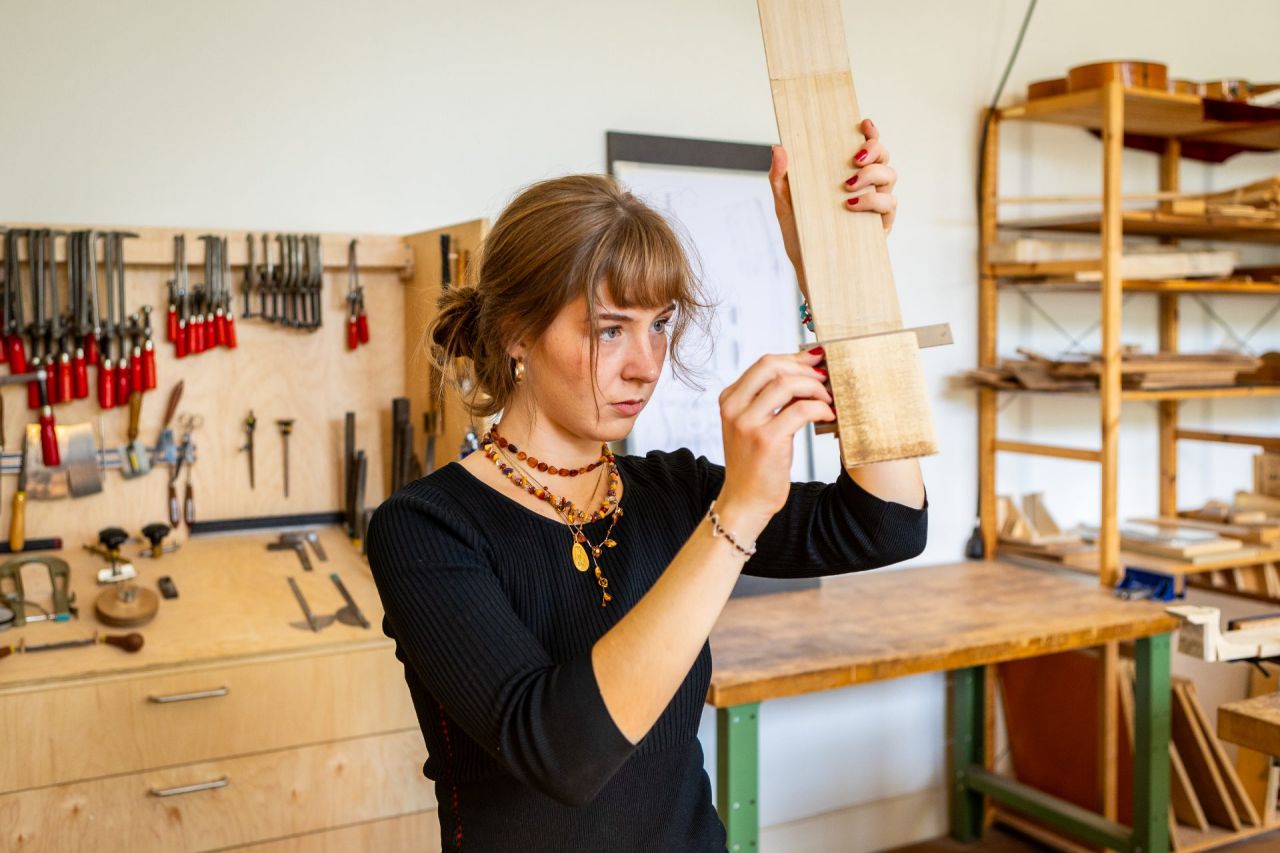 Student aan het werk in het parkhuis